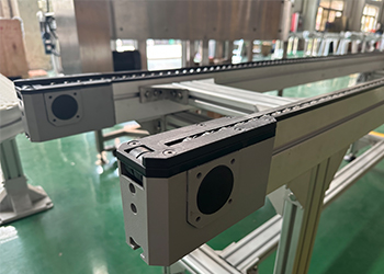 What are the characteristics of the double speed chain conveyor?